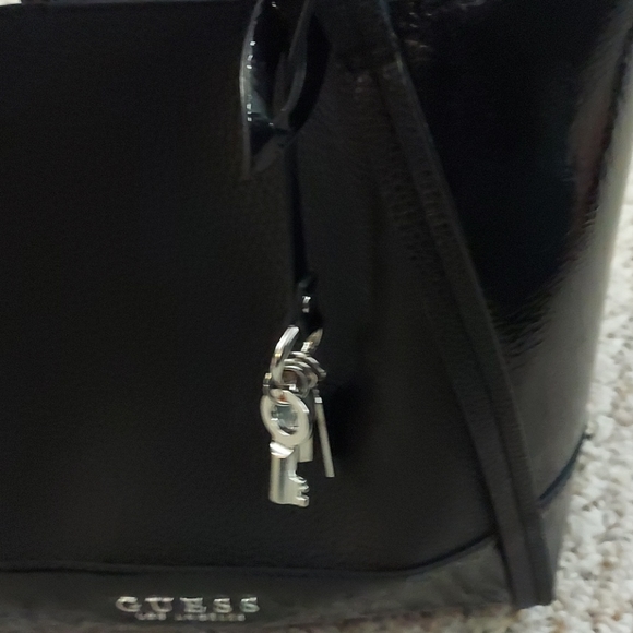 Guess purse - Picture 2 of 11